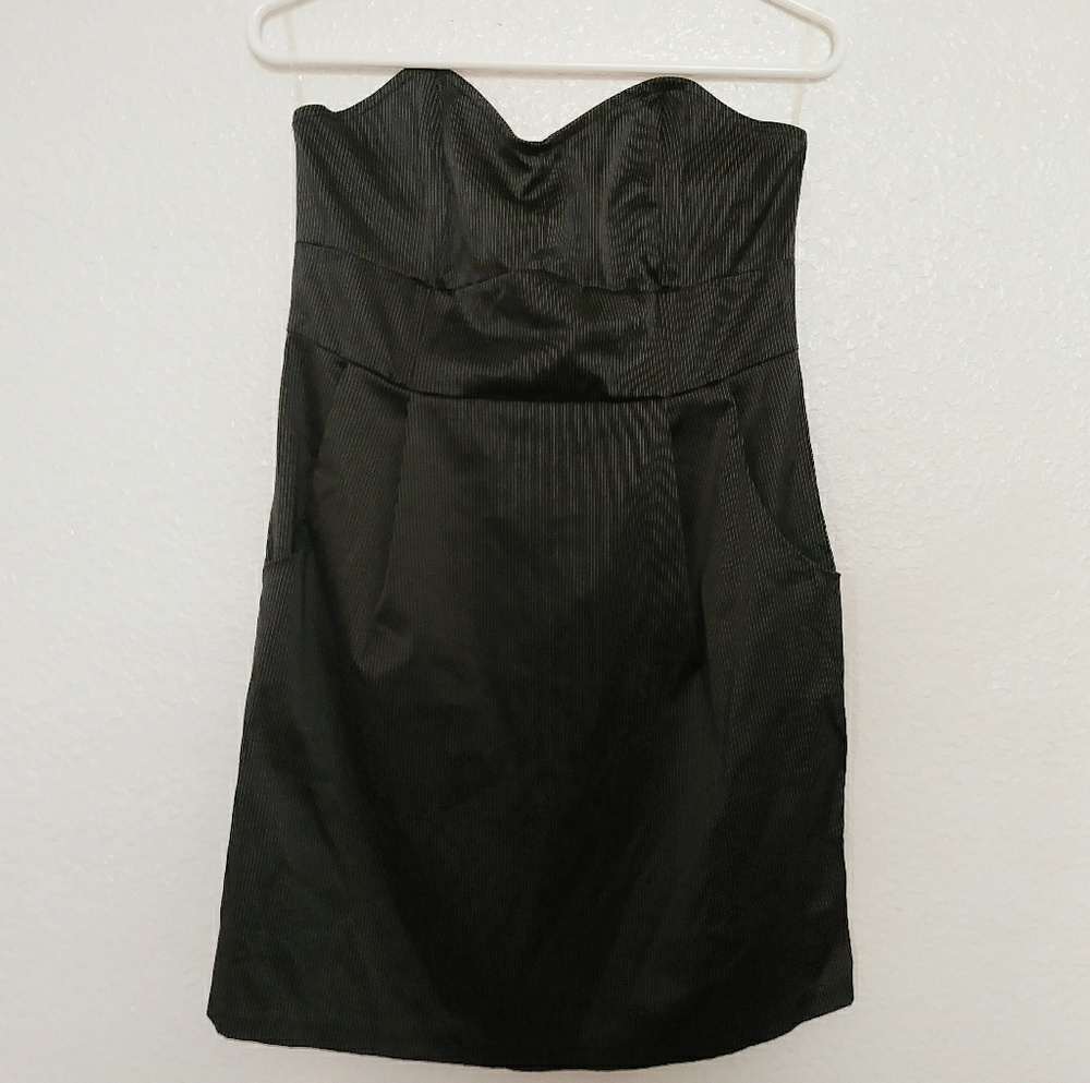 Strapless dress with pockets